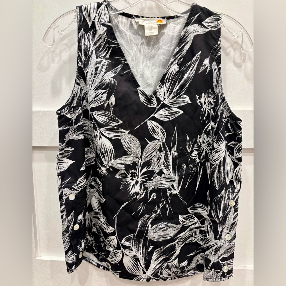 C&C California Black and White Floral V-Neck Sleeveless Top 100% Lyocell